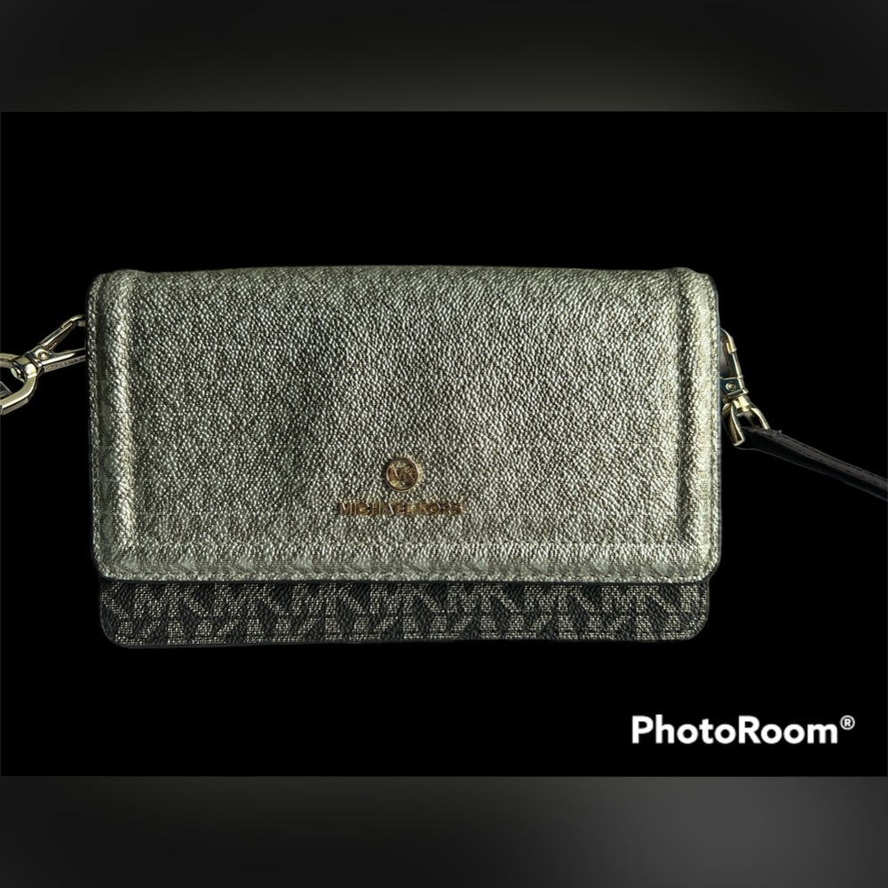 FREE SHIPPING Michael Kors Smart Phone Crossbody